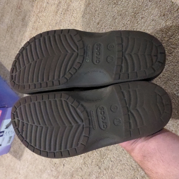 Women's Crocs size 8 - Picture 3 of 3